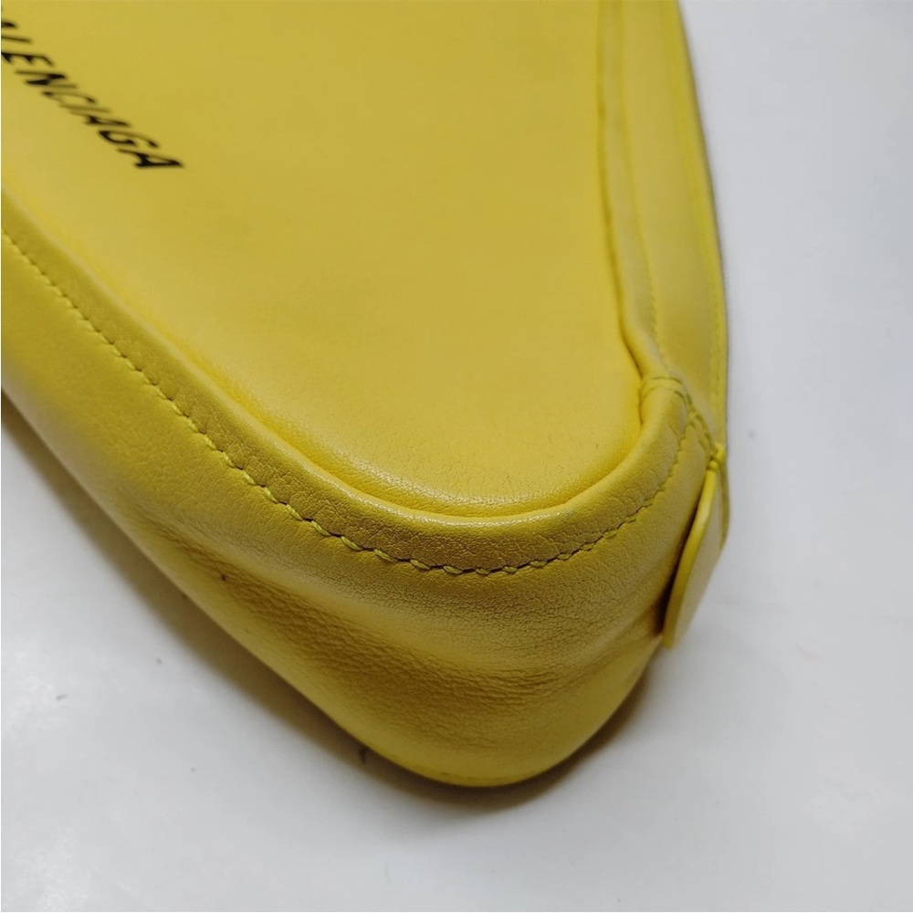 Balenciaga Vibrant Yellow Geometric Bag - Picture 7 of 10